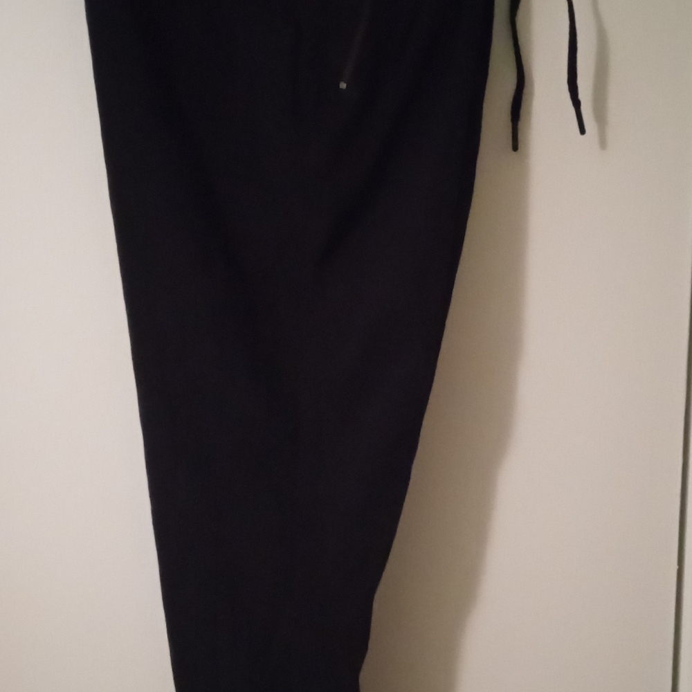 Athleta Women's Elastic Waist Black Capris Size10 - Picture 3 of 7